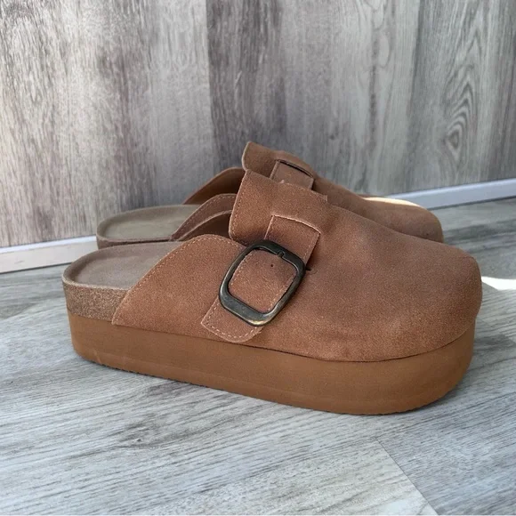 Cushionaire Platform Clogs Women’s 9 Camel Footbed Neutral Minimalist Fall New - Picture 2 of 10